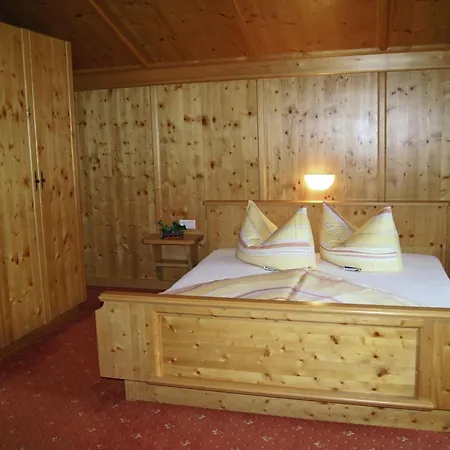 Near Arena צל אם צילר