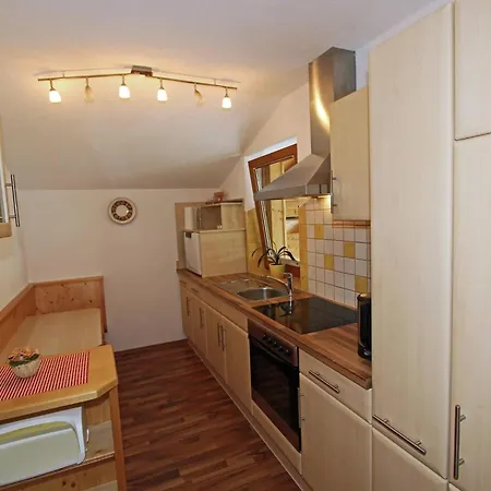 Near Arena * צל אם צילר