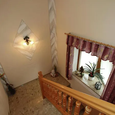 Near Arena צל אם צילר