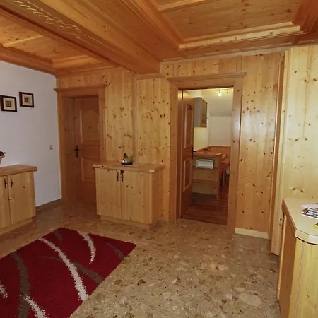 Near Arena * צל אם צילר