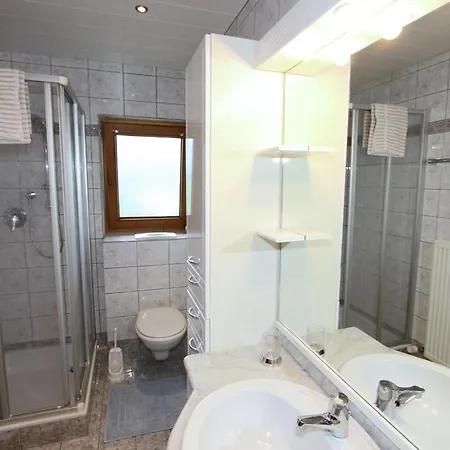 Near Arena * צל אם צילר